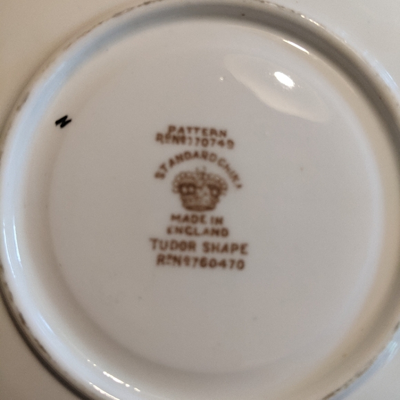 Free w/purchase Small Royal Standard China tutor-shaped plate - Picture 2 of 3